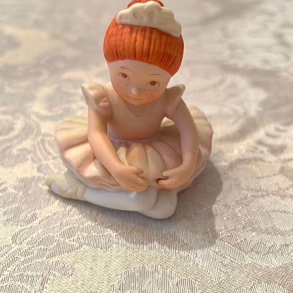 Vintage Holly Hobbie the sleeping beauty series XIV #30028 porcelain figurine - Picture 2 of 13